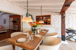Dining table - Dolphin Foto's