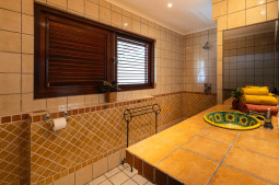 Baracuda master bathroom - Barracuda Photos
