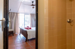 Tarpon shared bathroom 2 - Tarpon Fotos